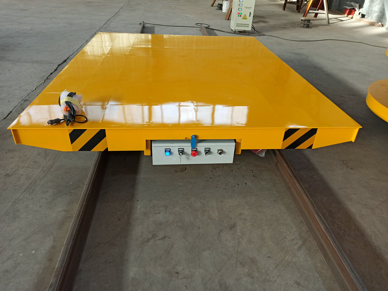 Trolley tat-trasferiment bil-ferrovija