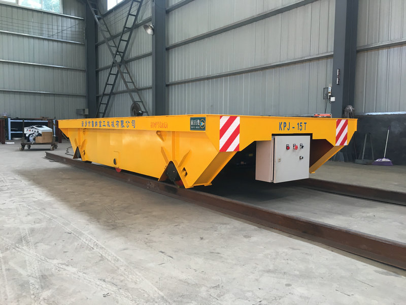 Kif tikkalkula r-raġġ tat-tidwir meta tpoġġi binarji elettriċi tal-livellar tal-art fil-workshop